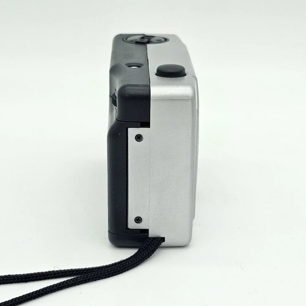 Vtg Bell Howell Point Shoot 35MM Camera Silver Focus Free 28MM Lens Black Case